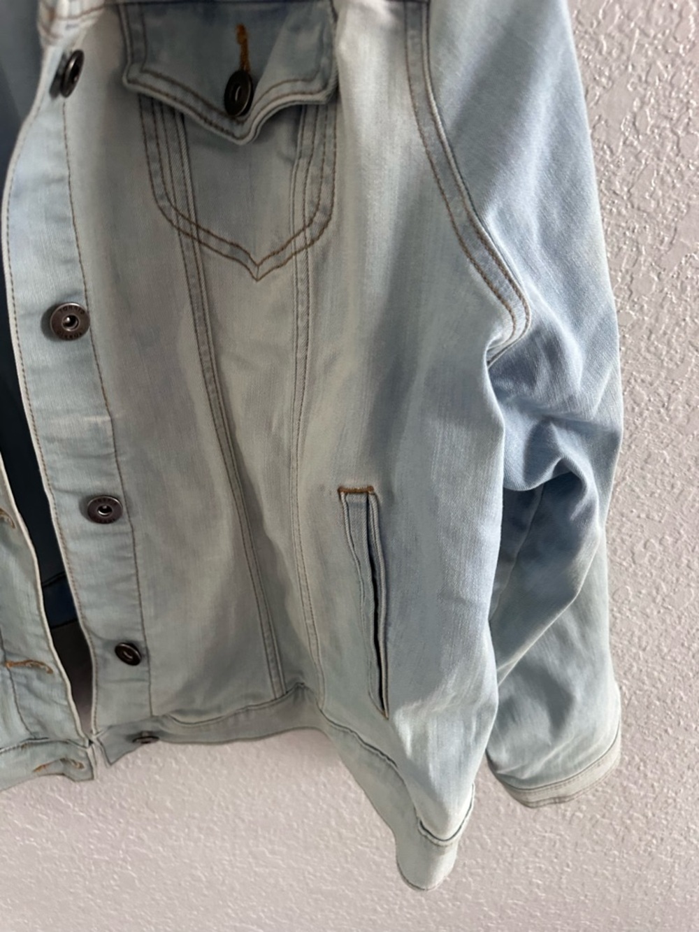 Torrid Size 4 Vintage Wash Denim Trucker Jacket Plus Size Faded Light Blue - Picture 4 of 13